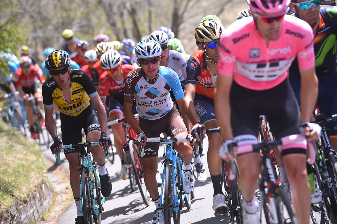 Tom Dumoulin trailed by Domenico Pozzovivo