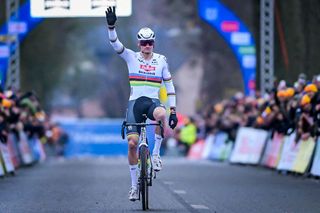 X2O Trofee Loenhout-Azencross: Mathieu van der Poel adds another victory to season winning streak as Wout van Aert struggles with double flat tires