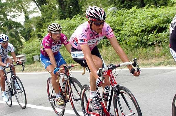 Ivan Basso and Paolo Bettini ride together during stage 15
