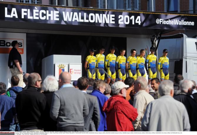Tinkoff-Saxo presented to the crowd