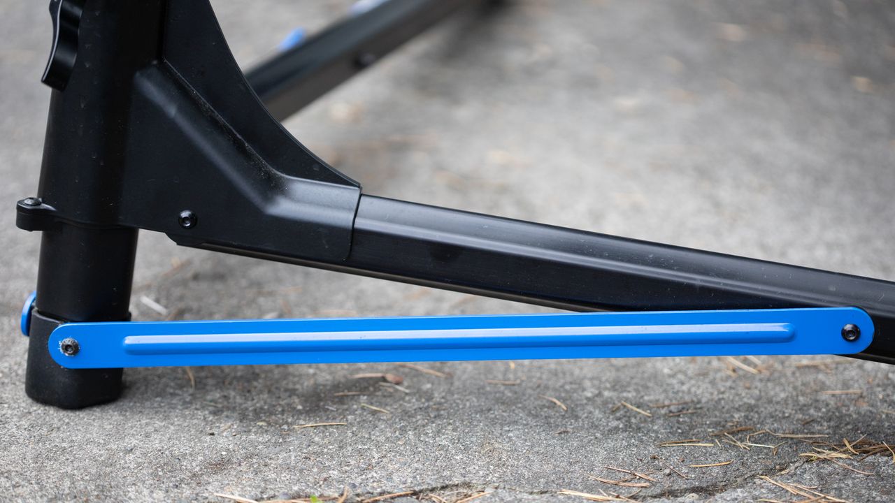Park Tool PRS-25 detail of aluminum leg straps