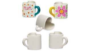 Heart-shaped porcelain mugs for decorating
