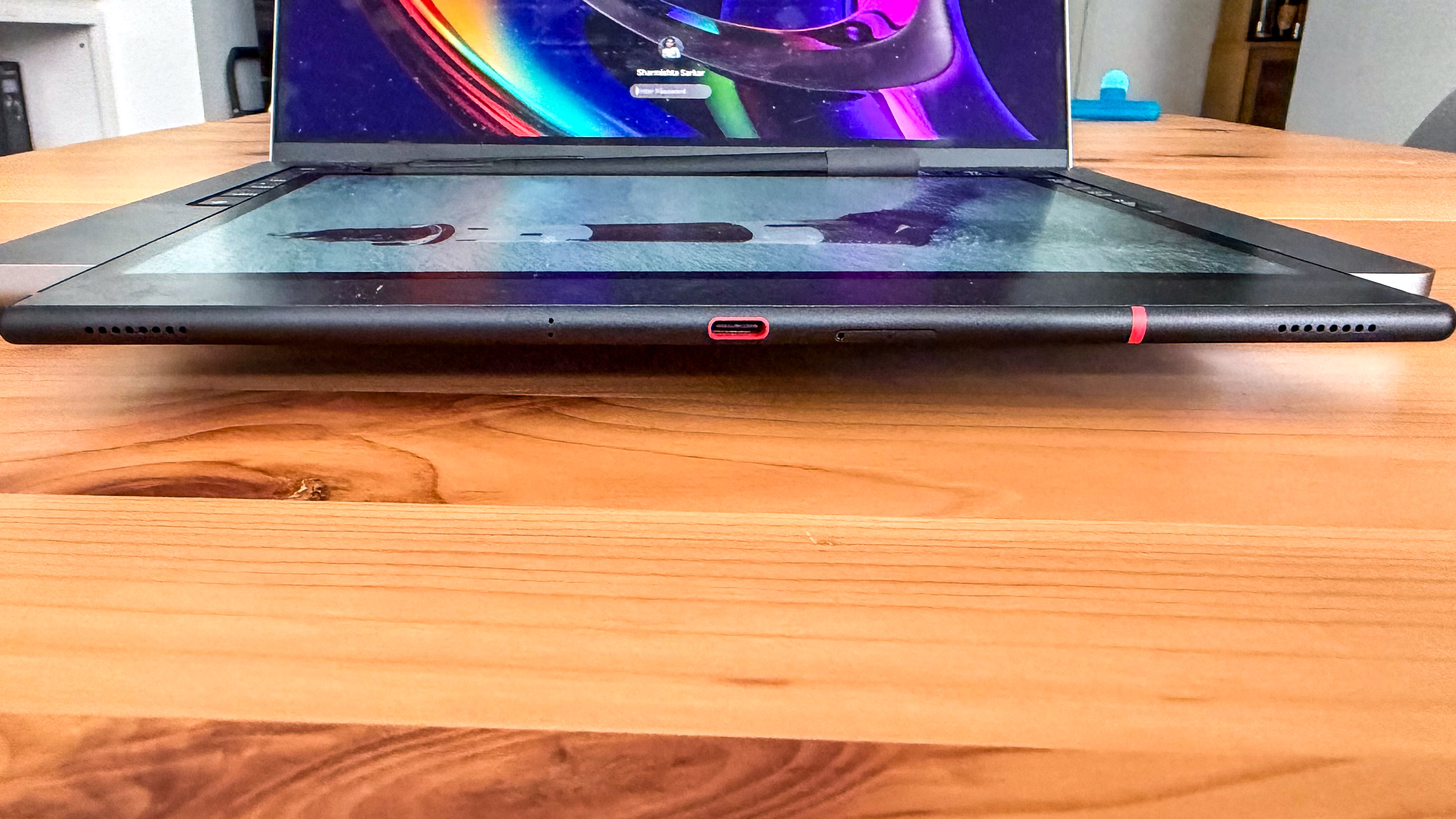 The USB-C port with orange trim on the side of the Boox Note Air5 C