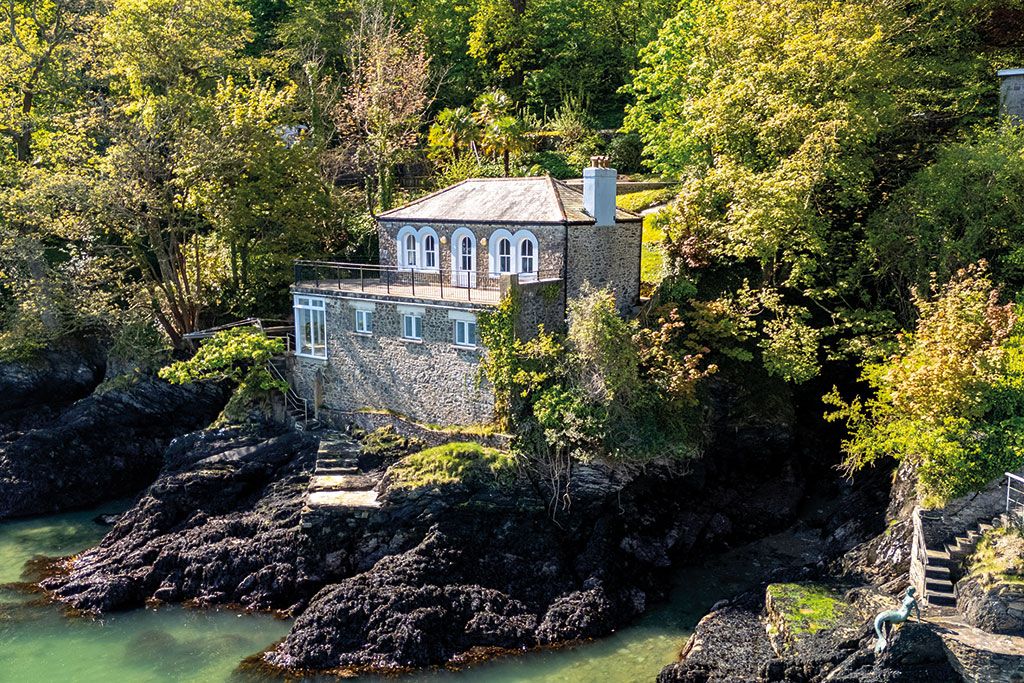 Properties for sale overlooking the sea: Rosebank, Dartmouth, Devon