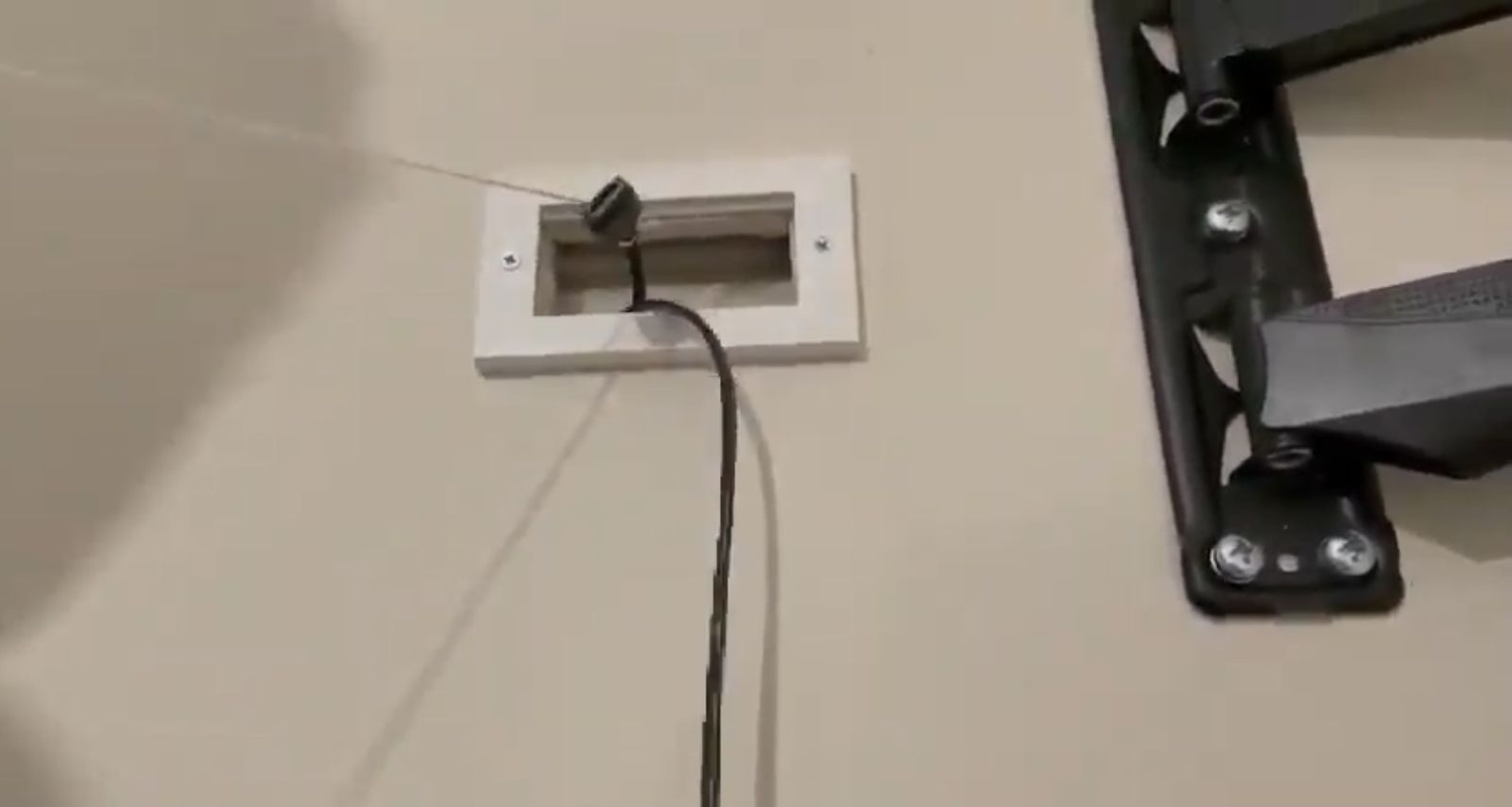 10 easy steps to hide TV wires in the wall in less than an hour