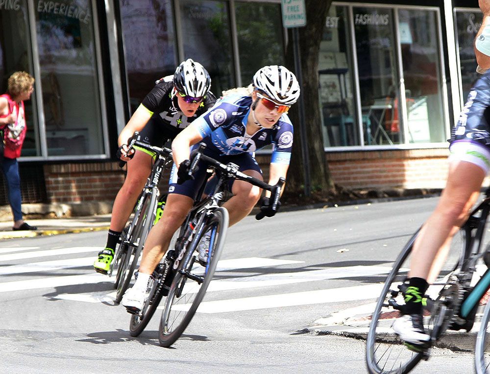 Kristin Lotito (CRCA/ Houlihan Lokey) finds herself chasing after missing the break.