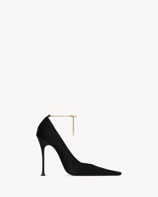 Women's Régine Pumps in Satin Crepe in Black