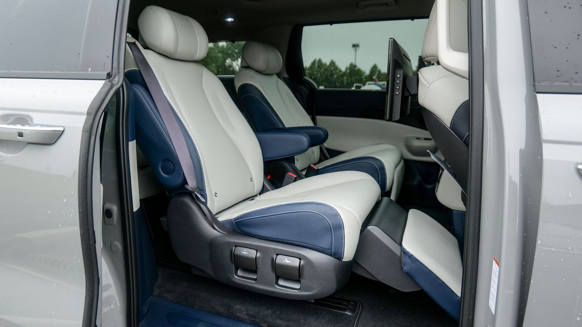 2025 Kia Carnival Hybrid SX Prestige test drive.