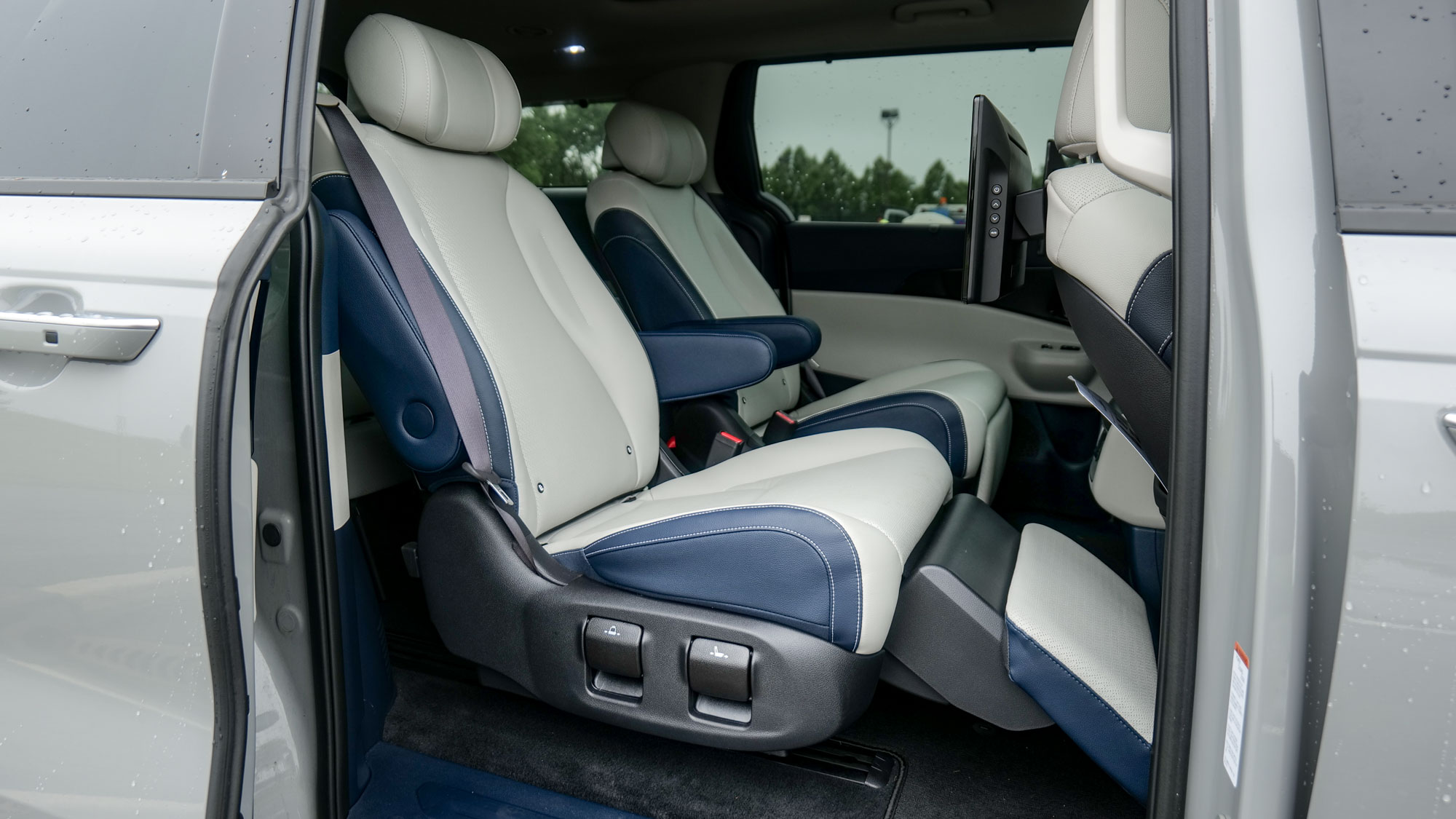 2025 Kia Carnival Hybrid SX Prestige test drive.