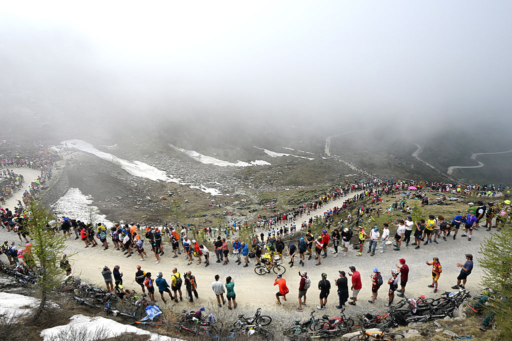 SESTRIERE - VIALATTEA, ITALY - MAY 31: Simon Yates of Great Britain and Team Visma | Lease a Bike competes climbing to the Colle delle Finestre (2172m) while fans cheers during the 108th Giro d&#039;Italia 2025, Stage 20 a 205.3km stage from Verres to Sestriere - Vialattea 2036m / #UCIWT / on May 31, 2025 in Sestriere - Vialattea, Italy. (Photo by Dario Belingheri/Getty Images)