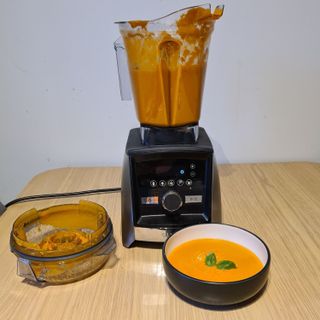 Nutribullet vs Vitamix - the Vitamix A3500 making soup on test