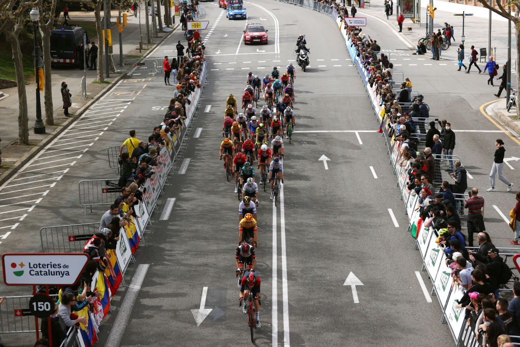 BARCELONA SPAIN MARCH 27 A general view of the peloton competing during the 101st Volta Ciclista a Catalunya 2022 Stage 7 a 1387km stage from Barcelona to Barcelona VoltaCatalunya101 WorldTour on March 27 2022 in Barcelona Spain Photo by Gonzalo Arroyo MorenoGetty Images