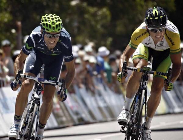 Alejandro Valverde (Movistar) beats Simon Gerrans (GreenEdge) to the stage victory.