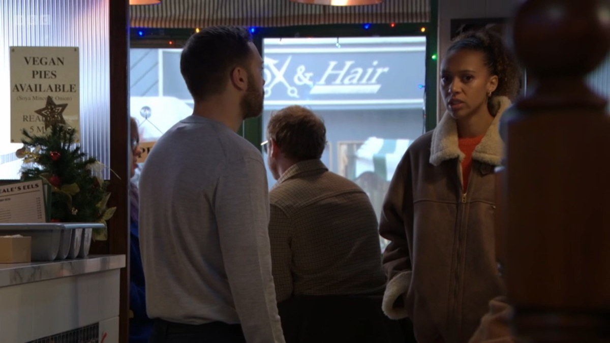 Dean Wicks and Gina Knight talk at Beale&#039;s Eels.