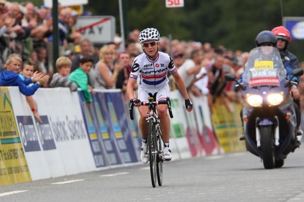 Emma Pooley (Cervelo Test Team) won her second consecutive GP de Plouay ahead of Marianne Vos (Nederland Bloeit) and Emma Johansson (Redsun Cycling Team) and Judith Arndt (HTC - Columbia Women)