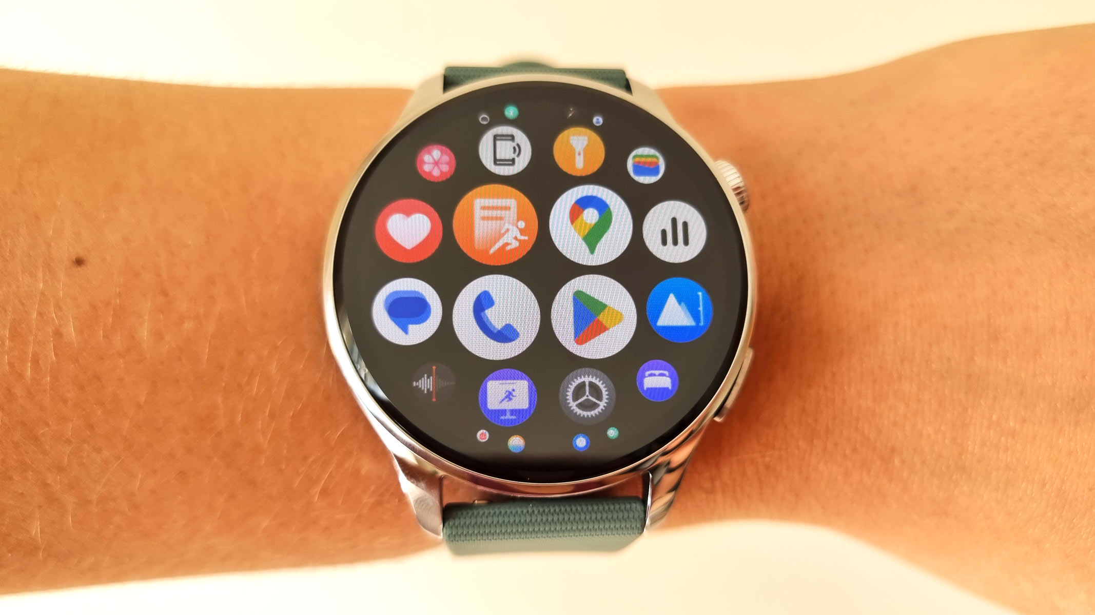 a picture of the feature roster in the Xiaomi Watch 5