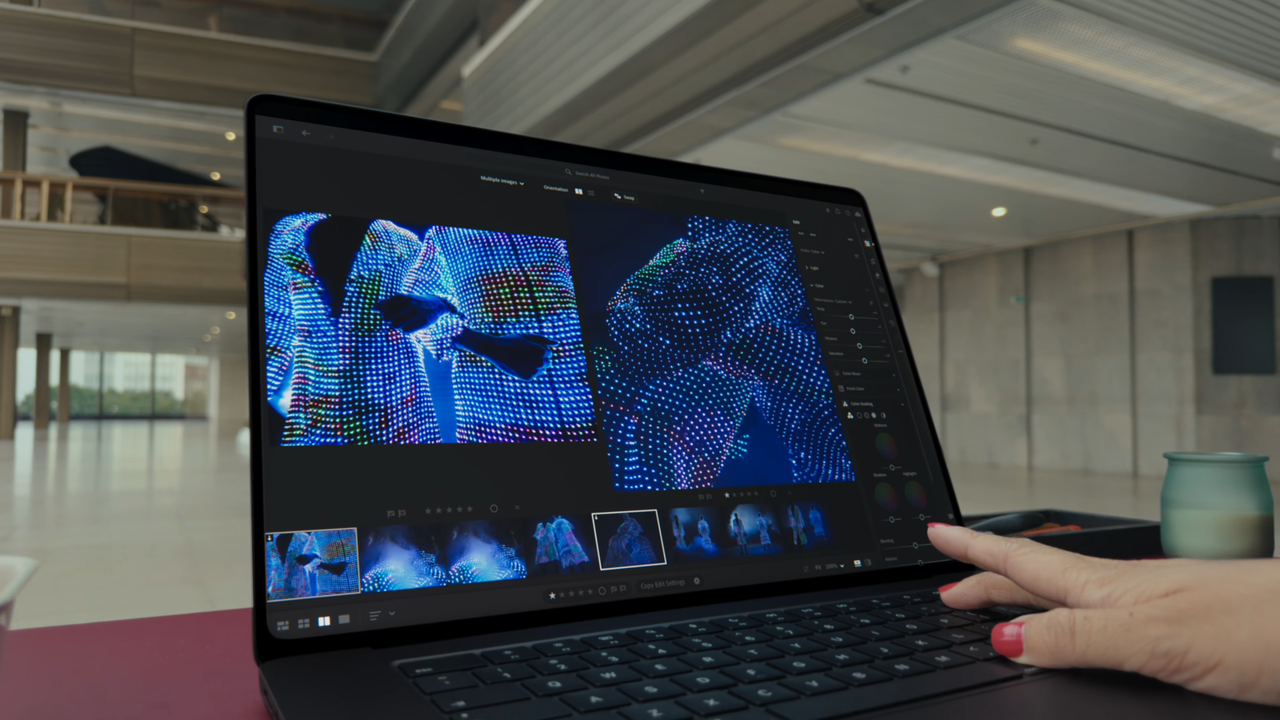 Apple MacBook Pro OLED