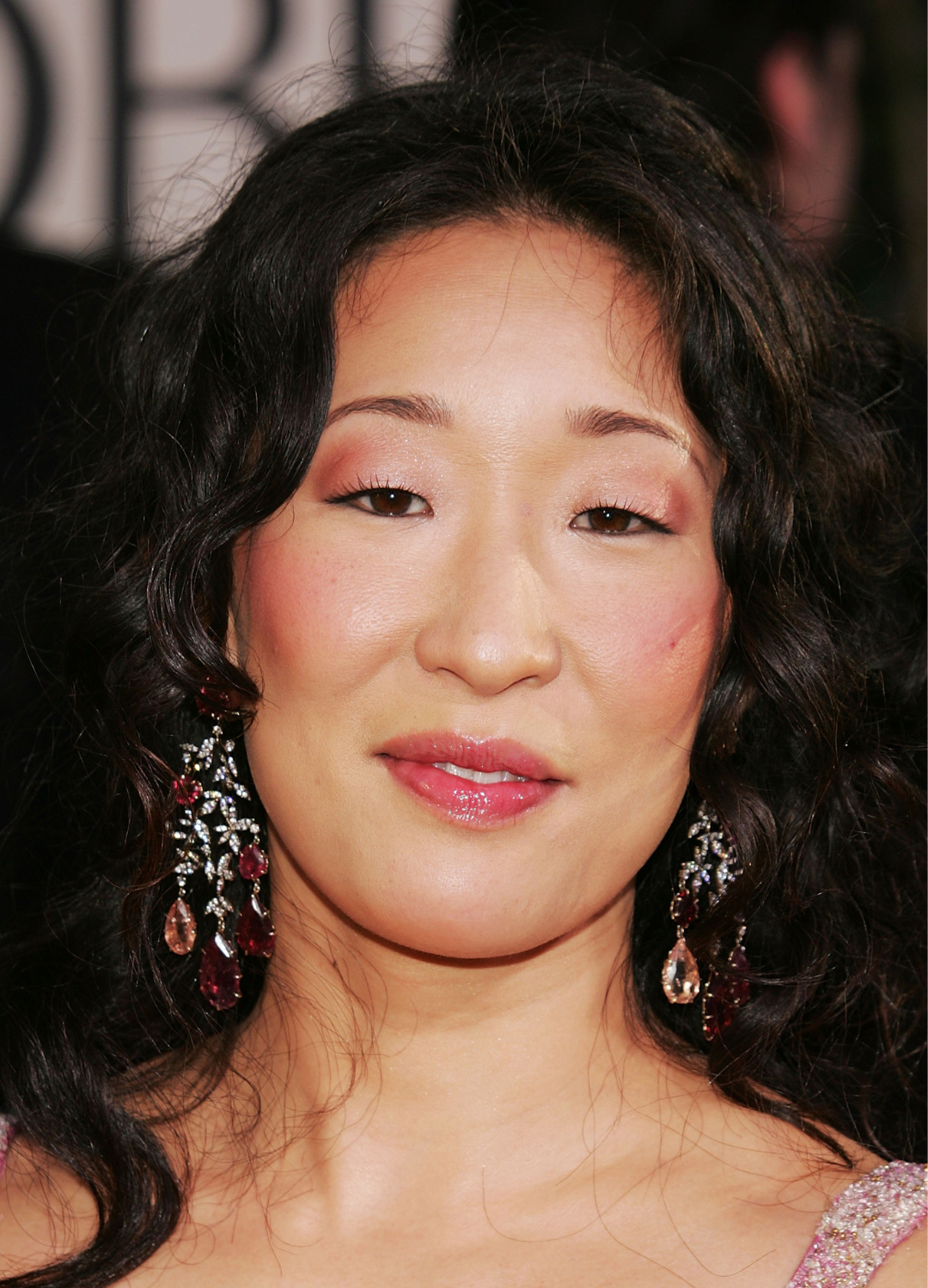 Sandra Oh arrives to the 62nd Annual Golden Globe Awards at the Beverly Hilton Hotel January 16, 2005 in Beverly Hills, California
