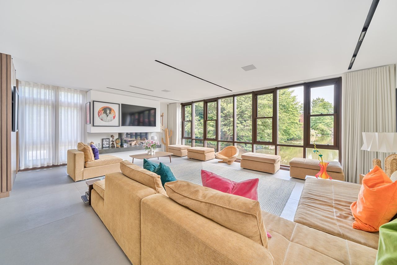Images of a property on Lakeside Drive, Esher