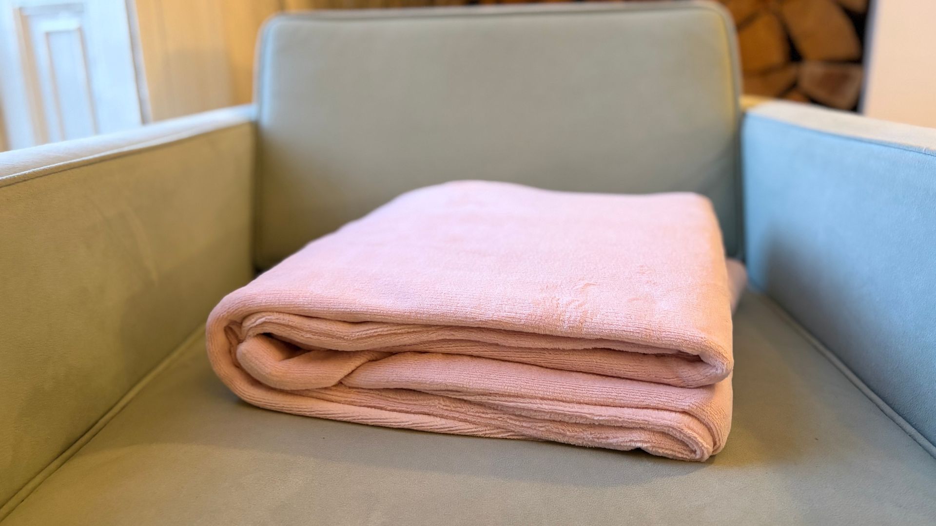 Dreamland Snuggle Up Heated Throw being tested in my home