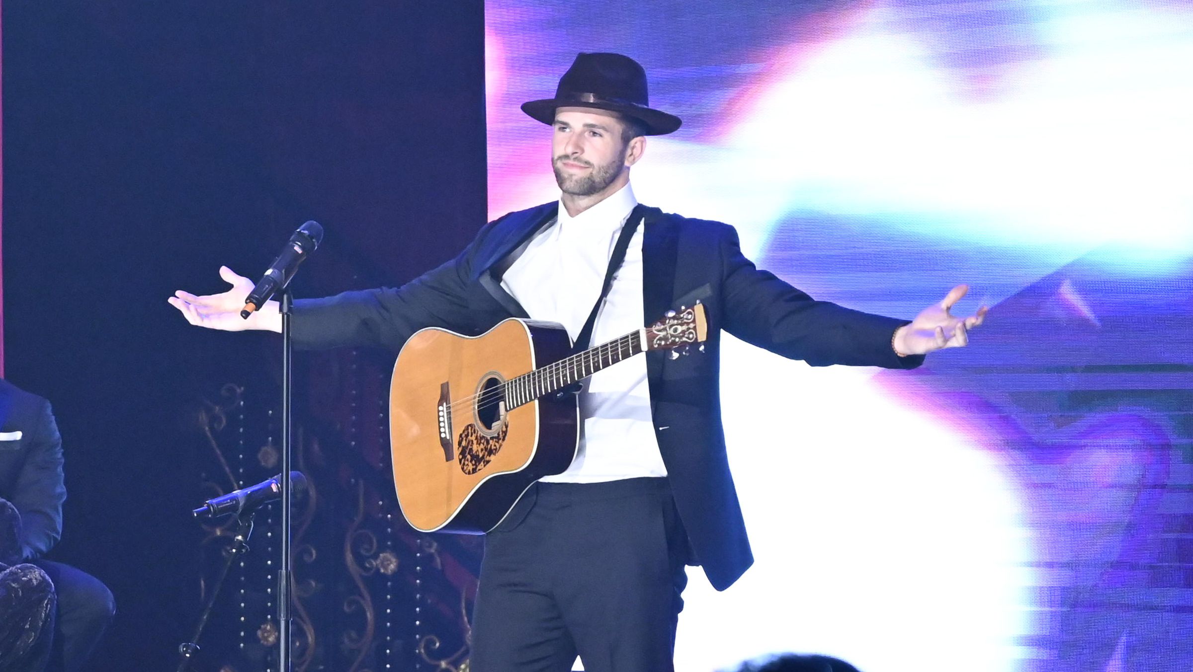 Performance, Entertainment, String instrument, Music artist, Music, Performing arts, Musician, Concert, Event, Stage,