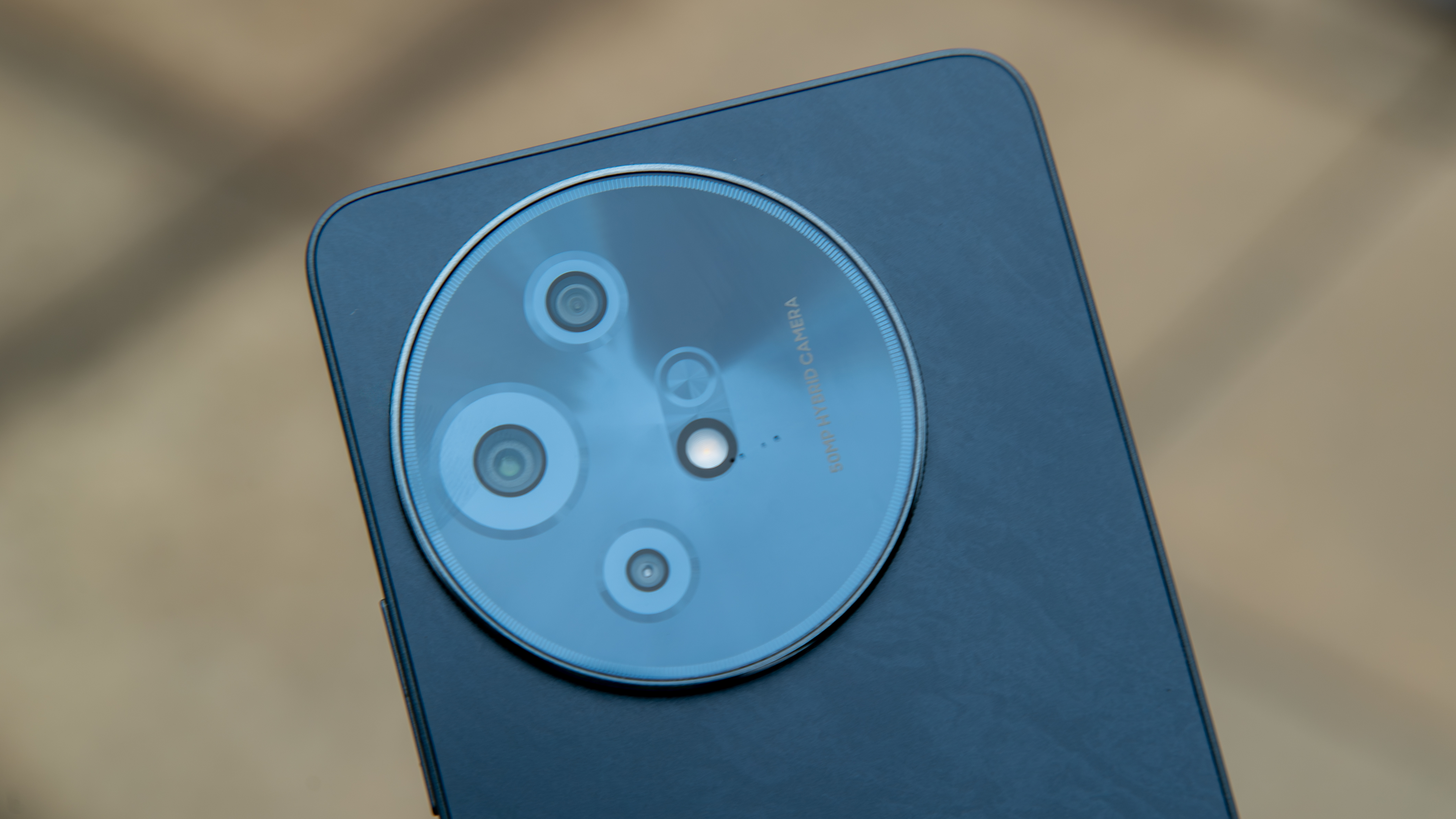 TCL 60 XE NXTPAPER triple camera housing