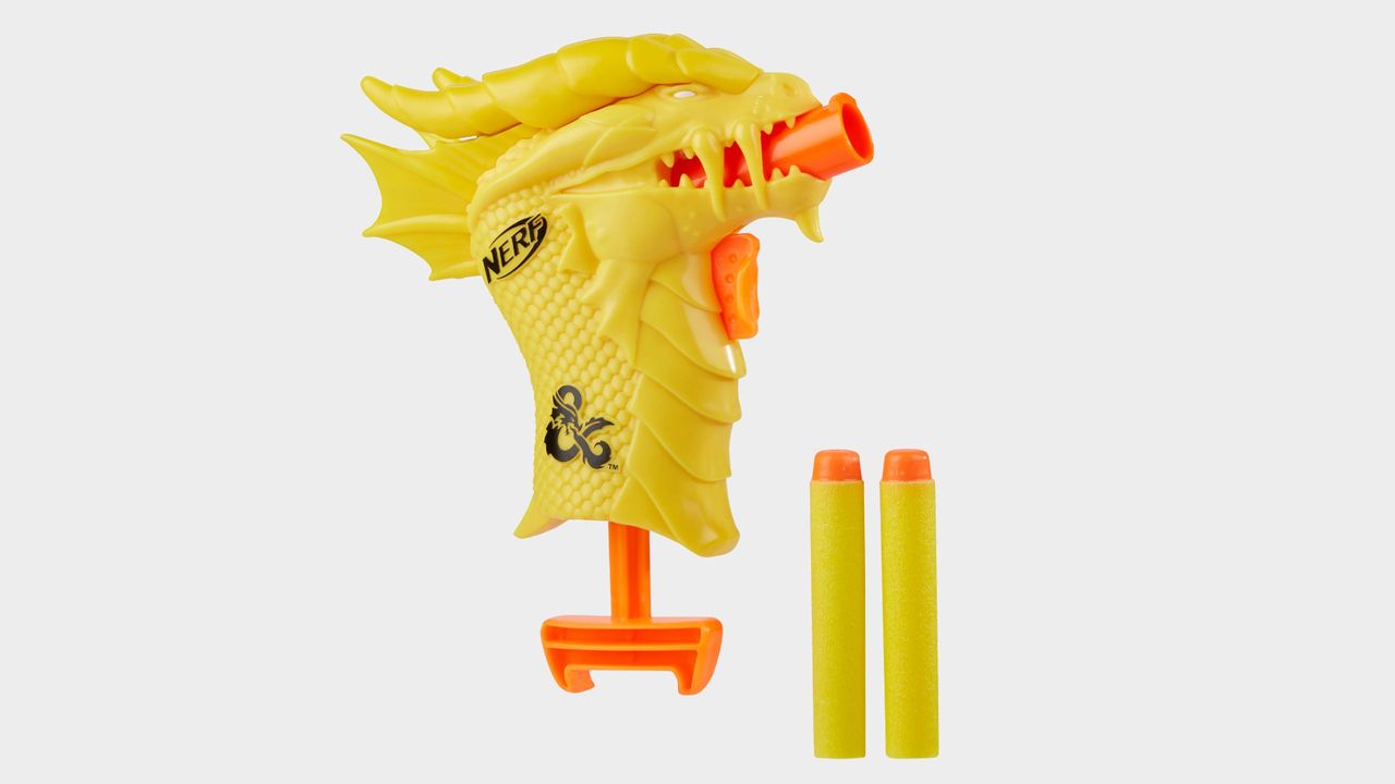 Nerf Dungeons &amp; Dragons Palarandusk blaster and darts on a plain background