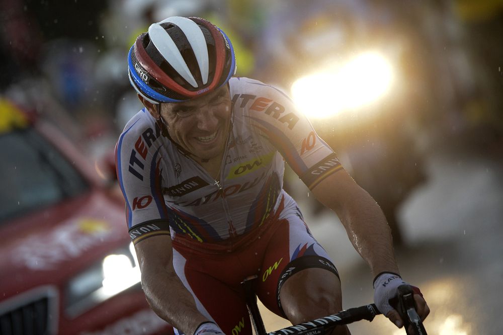 Joaquim Rodr&iacute;guez rides through the rain during stage 12.