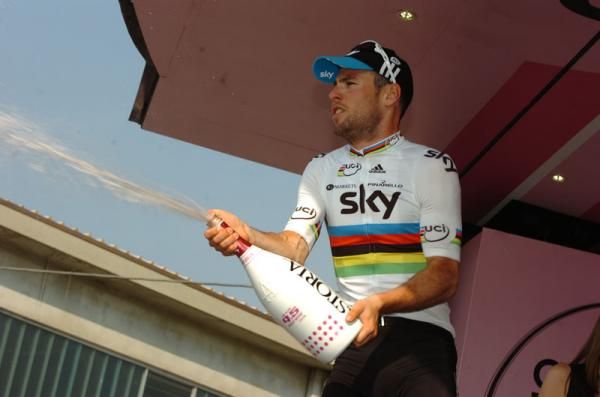 Mark Cavendish (Team Sky) wins the 13th stage of the Giro d'Italia