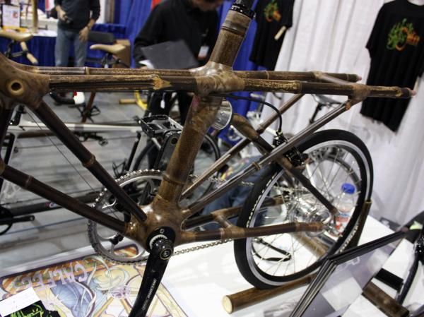 A rear rack is integrated right into the structure.