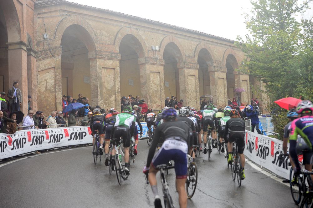 The peloton in action during Giro dell'Amelia