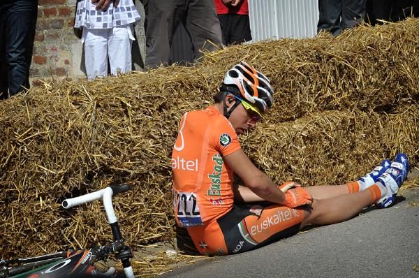 Jonathan Castroviejo (Euskaltel-Euskadi) takes stock of his injuries