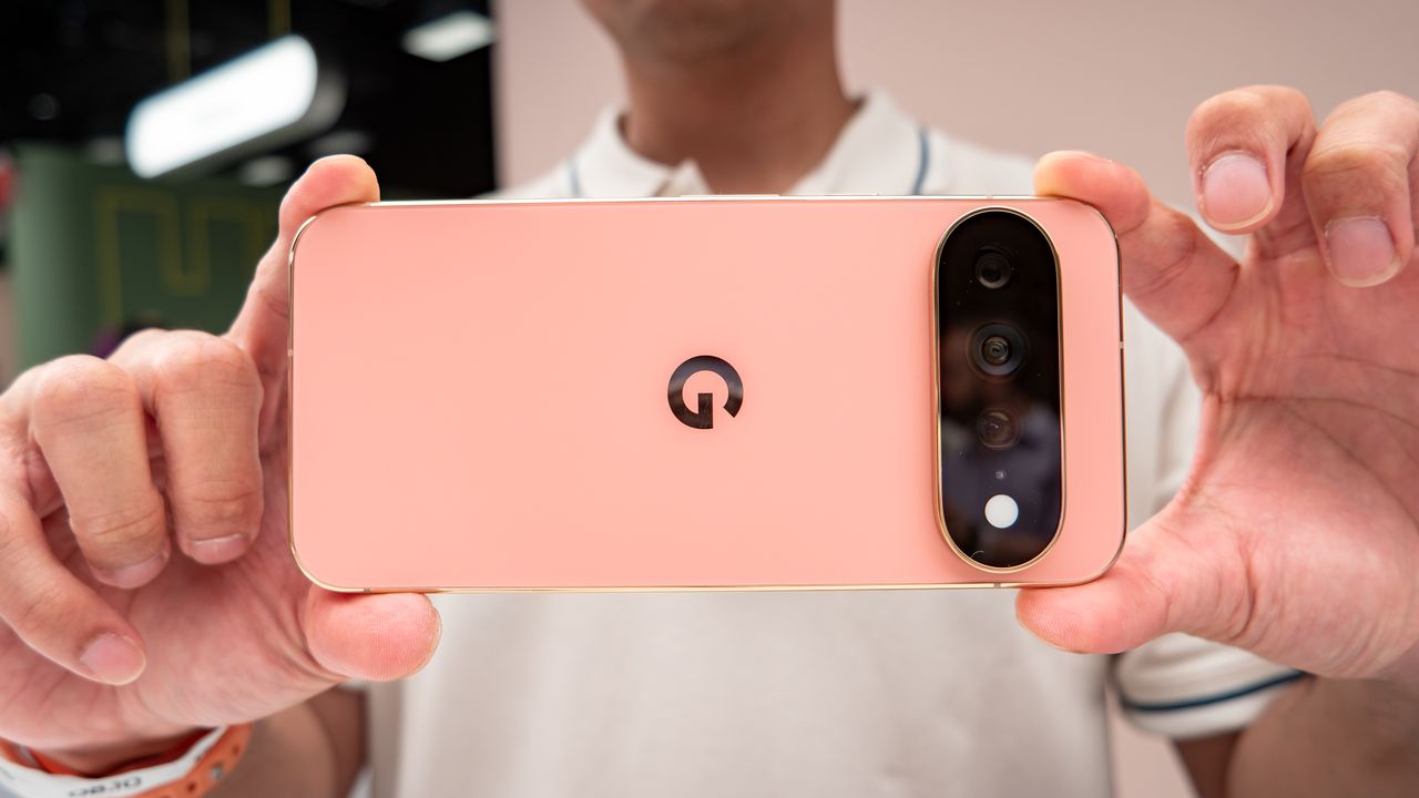 Google Pixel 11 Pro XL hands-on.