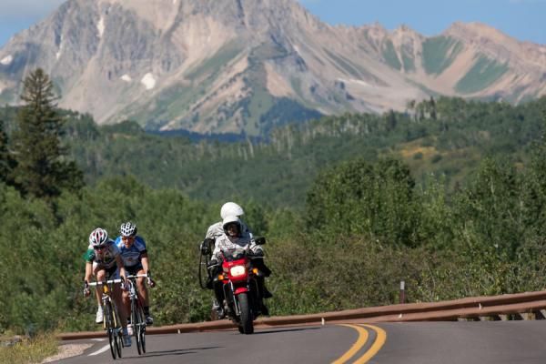 On the fourth lap, Janel Holcomb (Colavita/Forno d'Asolo) and Kristin Armstrong (Peanut Butter &amp; Co/Twenty12) had established a 45-second lead over the field.