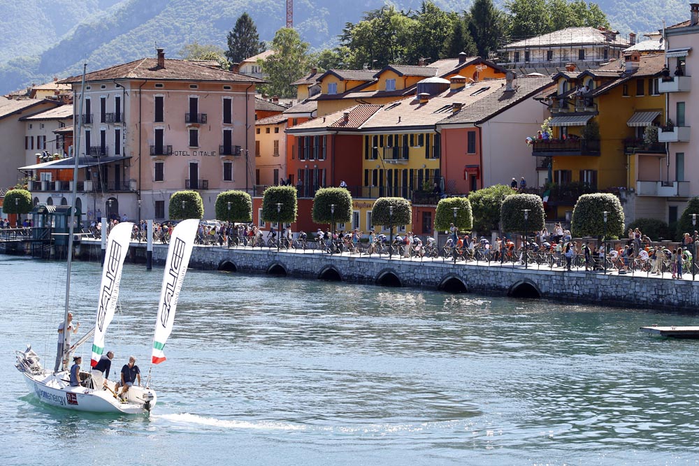 The peloton during Stage 17 of the 2015 Giro d'Italia