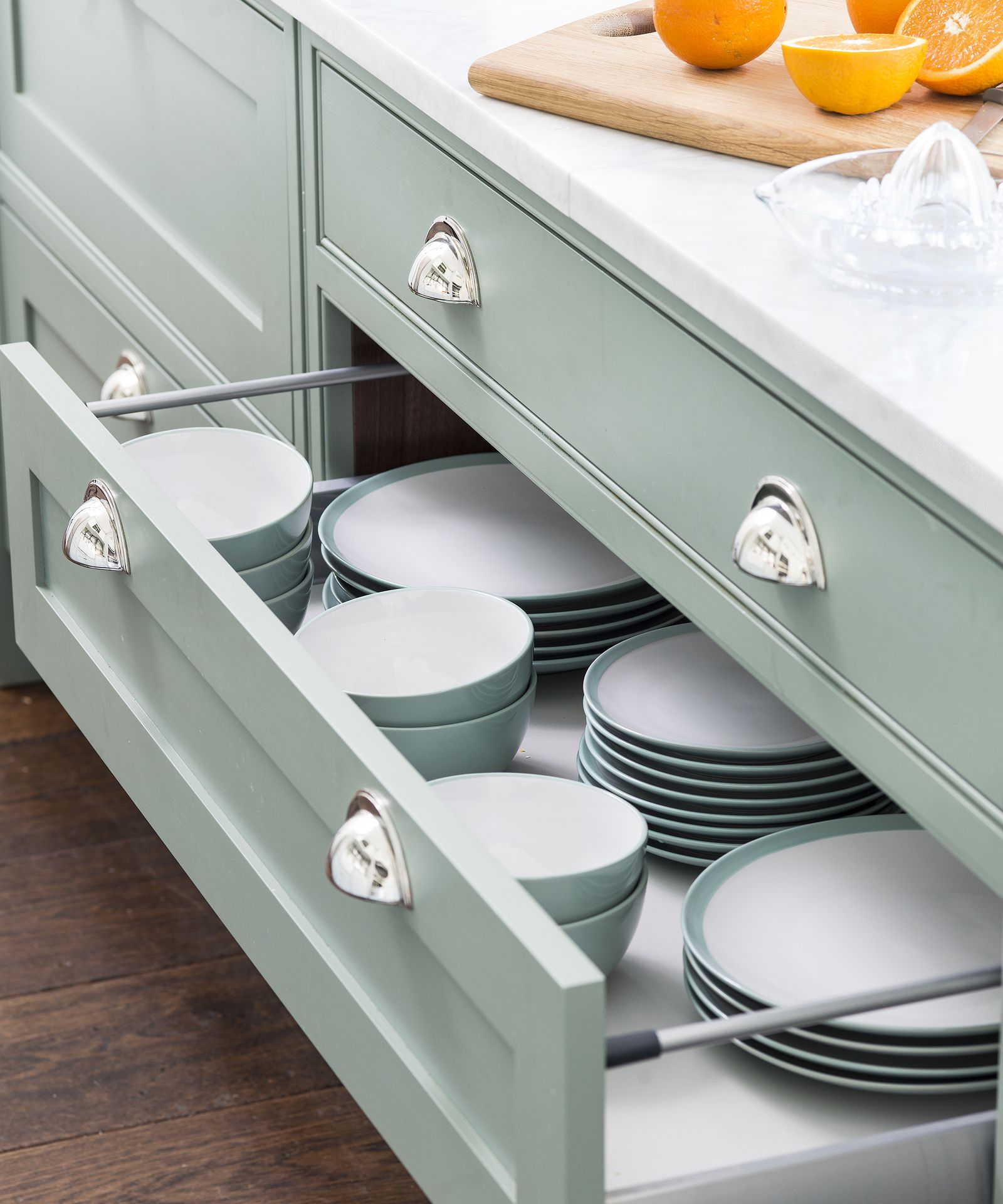 How to organize plates in a kitchen 10 tips from the experts Homes