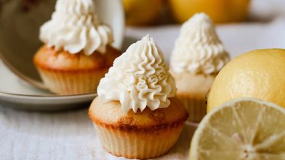 lemon and white chocolate cupcakes 