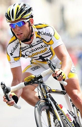Mark Cavendish doing all the work to chase the leaders.