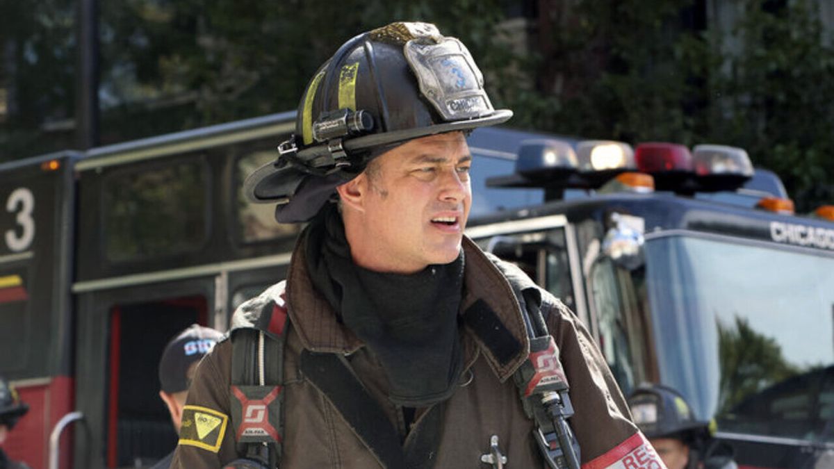  Chicago Fire Bosses Preview Severide And Stella Facing Consequences In Fall Finale, Plus BTS Look At Taylor Kinney's Sky-High Stunt 