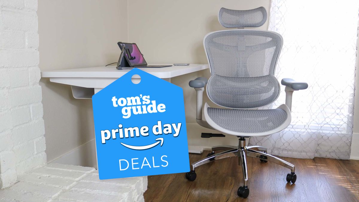 Sihoo Doro C300 in an office with a Prime Day deal badge