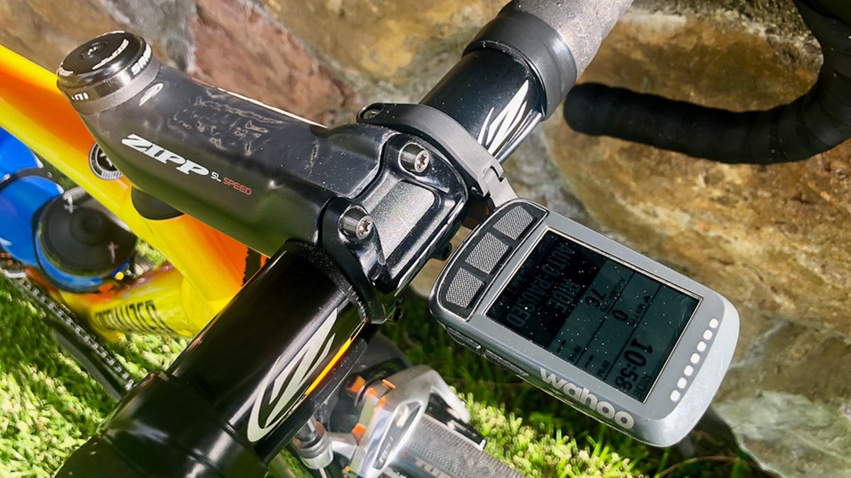 Hagens Berman Axeon run cockpit components from Zipp and Wahoo Elemnt Bolt computers