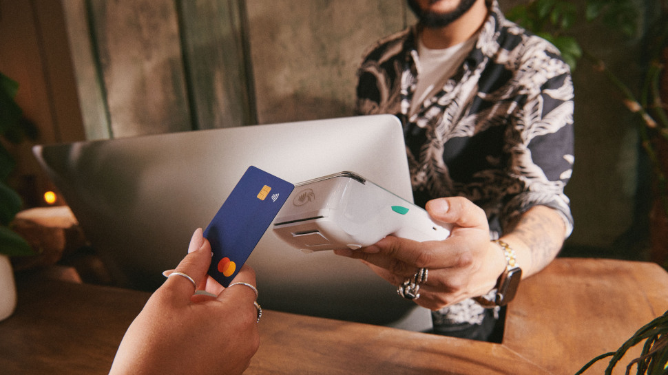 Dojo card reader taking a payment