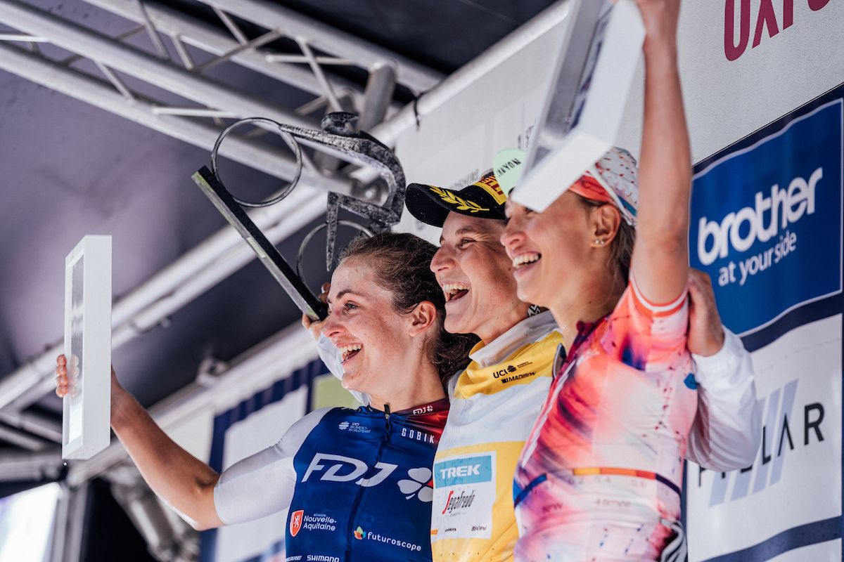 Picture by Zac Williams/SWpix.com- 11/06/2022 - Cycling - The Women's Tour 2022 Stage 6 - Chipping Norton to Oxford - Wales - Kasia Niewadoma, Canyon Sram, Grace Brown, FDJ Nouvelle Aquitiane Futuroscope, Elisa Longo Borghini, Trek Segafredo.
