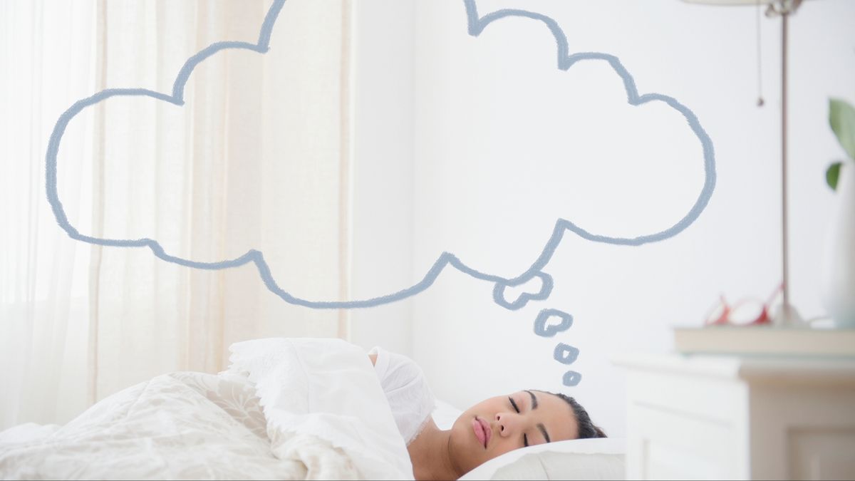 A woman lying on her side sleeping with a hand-drawn thought bubble over her head to show she&#039;s thinking