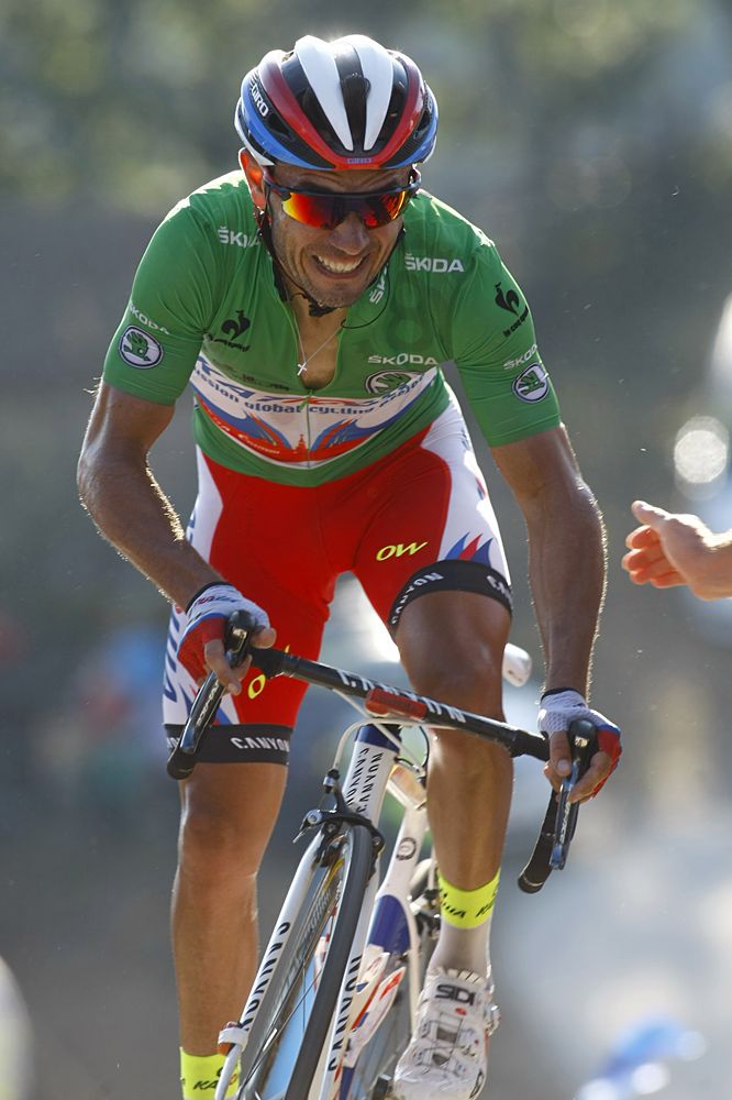 Joaquim Rodriguez (Katusha) rides into the lead