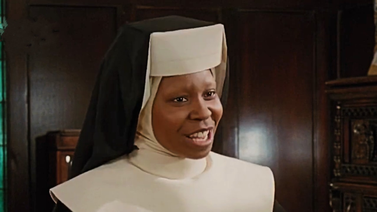 Irmã Mary Clarence (Whoopi Goldberg) dá uma visão à Madre Superiora em Sister Act