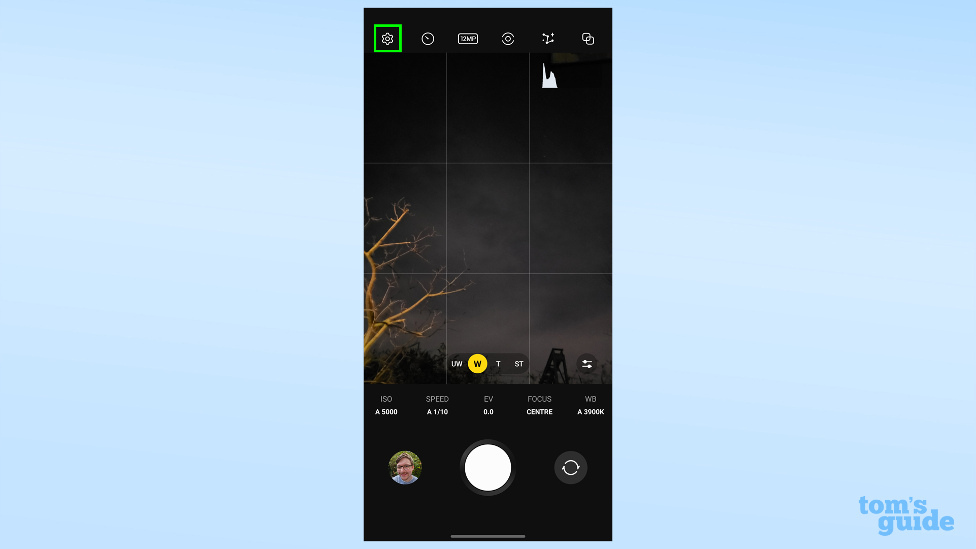 Скриншот приложения ExpertRAW на Galaxy S23 Ultra, показывающий кнопку настроек.