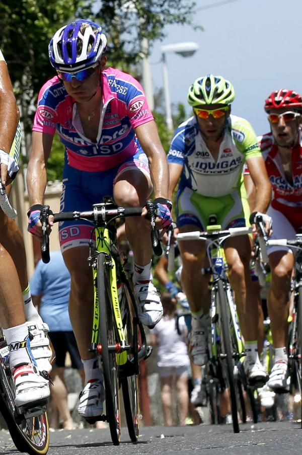Nibali marks Cunego mid-race