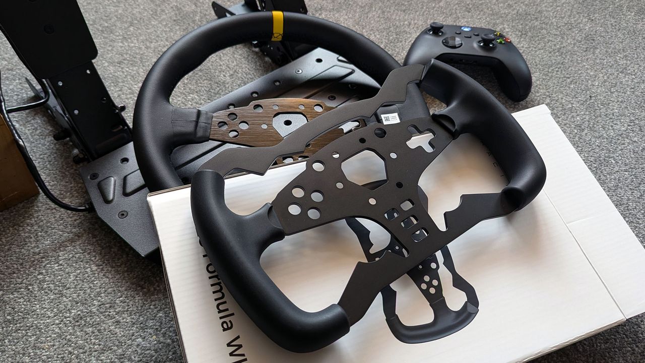 MOZA R3 Racing Wheel and Pedals