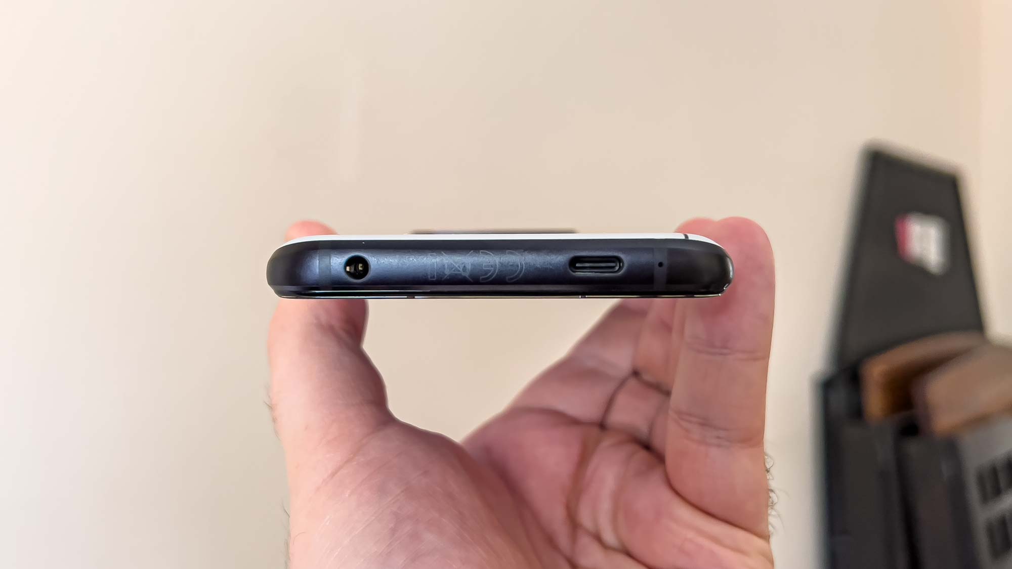 Asus ROG Phone 6 Pro charging port
